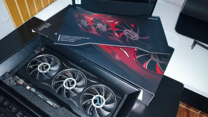 Placa de vídeo AMD RX 6750 XT XFT RADEON 3X, 12GB VRAM USADA COM CAIXA E GARANTIA 
