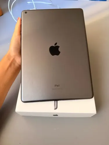 iPad novo na caixa 