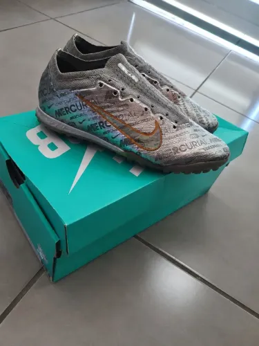 Chuteira nike mercúrial