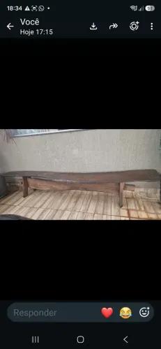 Mesa de madeira rústica 
