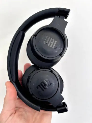 JBL Tune 770 com cancelamentos de ruidos