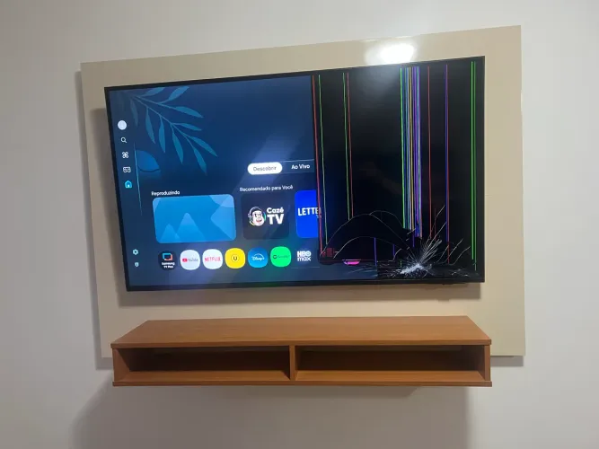 TV para conserto/ peças, poucos meses de uso com Nota Fiscal