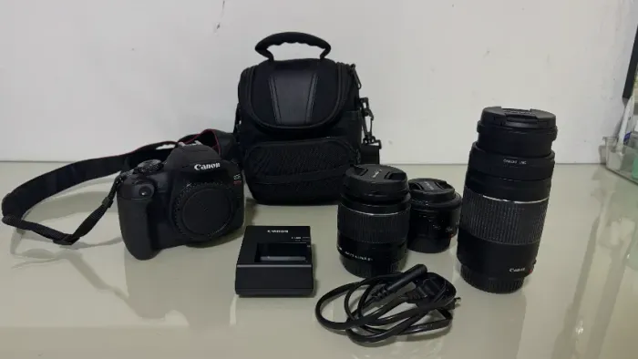     Canon EOS Rebel T7 Completa + Lentes 18-55, 50mm e 75-300mm + Bolsa para Guardar 