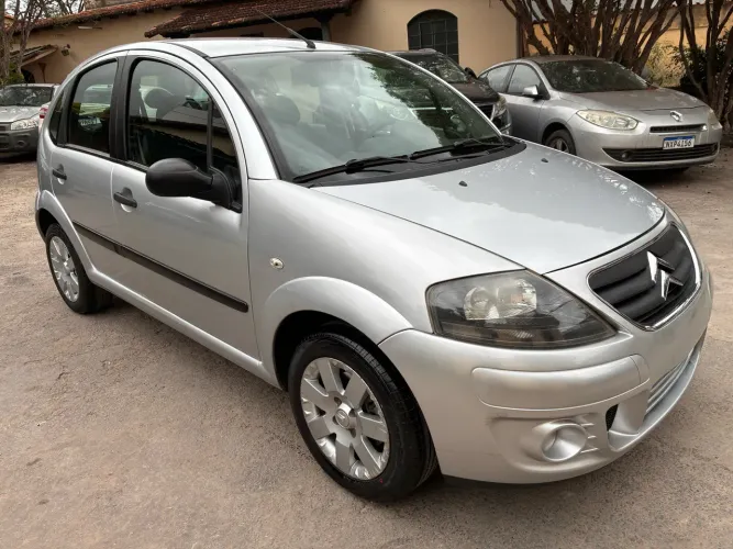 Citroen C3 GLX 1.4/ GLX Sonora 1.4 Flex 8V 5P 2012