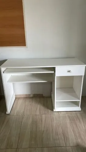Vende-se escrivaninha