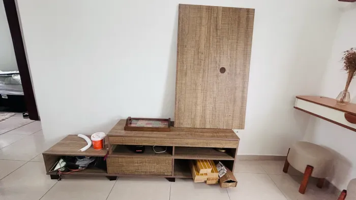 Rack para Sala com Painel de TV - Cor Amadeirado (Freijó) - Ótimo Estado