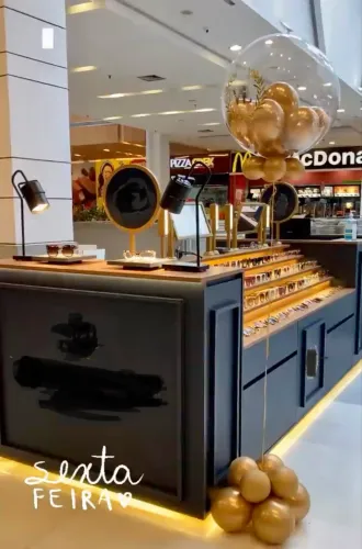 Quiosque de shopping completo
