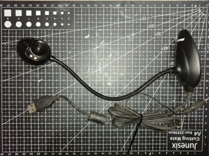 câmera webcam USB portátil do tipo "pescoço de ganso" (gooseneck),