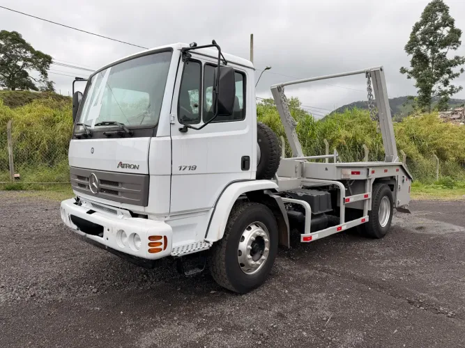 MB 1719 ATRON (2014) Bruck Caçamba Poliguindaste