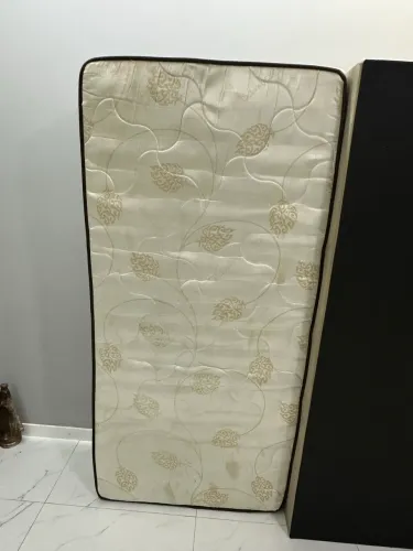 Cama de solteiro Seminova 