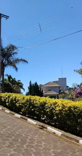 CASA A VENDA EM CONDOMÍNIO FECHADO EM SERRA NEGRA SP