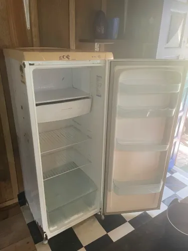 Geladeira Eletrolux RE28 240 litros 220V