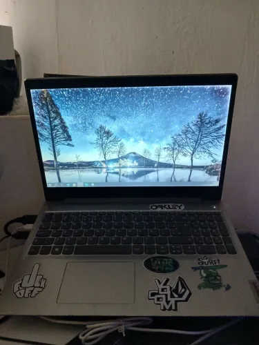 Vendo Notbook pra o dia dia , funciona tudo menos a câmera frontal , acompanha acessórios 
