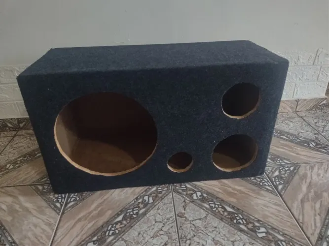 Caixa vazia trio Sub 12 com divisória 