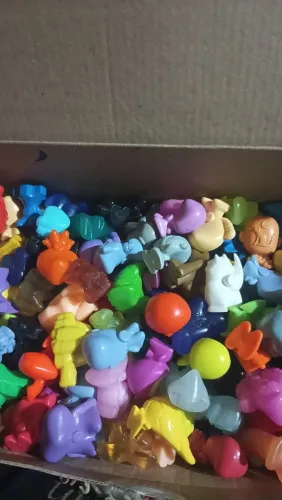 Miniaturas, com algumaa que brilham no escuro 270 unidades