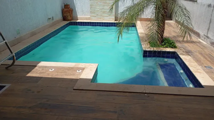 Trabalhamos com revestimentos em. Piscinas