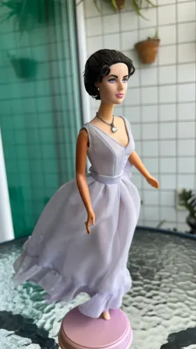 Boneca raríssima Elisabeth taylor
