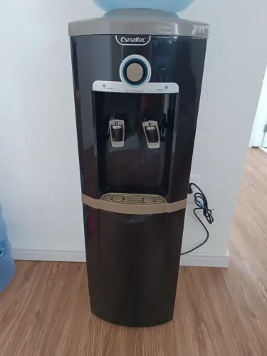 Vendo bebedouro semi-novo