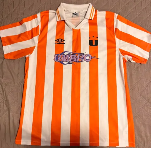 Camisa Umbro Listrada Esportiva Oversized