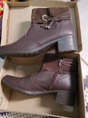 Vende se essa bota número 38 em perfeito estado..muito confortável e bem macia