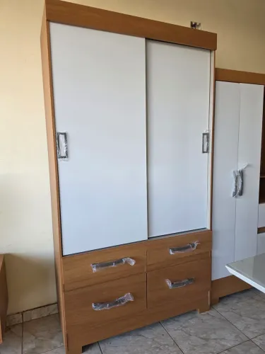 Guarda roupa de solteiro novo
