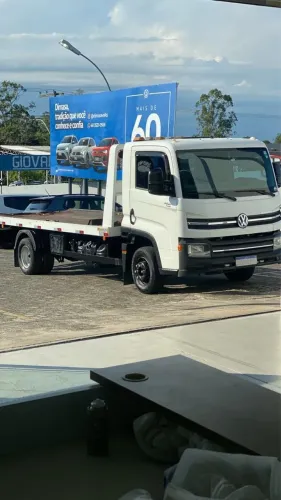 Caminhão 3/4 com plataforma