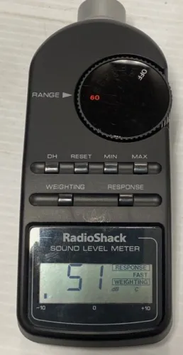 Medidor de nível de som digital Radio Shack modelo 33-2055 com estojo TESTADO