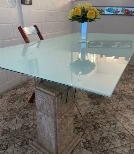 Mesa de Jantar em Pedra Natural Maciça e Vidro Temperado - 1,80 x 1,01 m