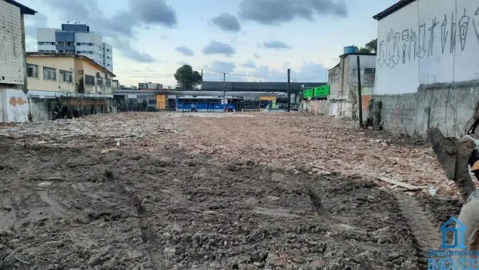 Terreno Comercial de 1.500m² na Av. Caxangá