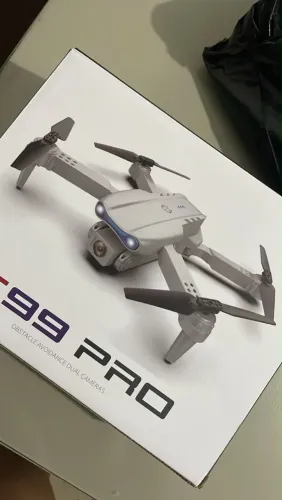 Drone com câmera , filma e tira foto 