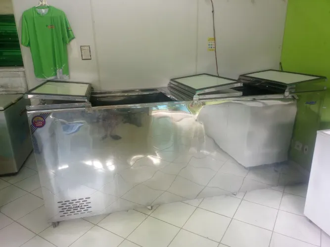 Vendo freezer da Alaska 2000lt todo em aço inox, motor de 1HP valor 15.000,00