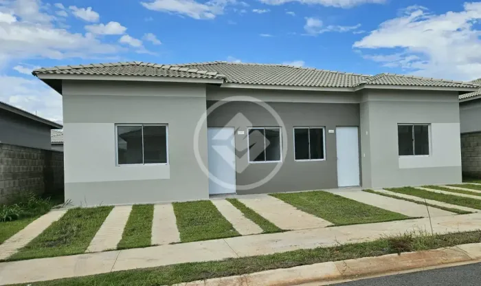 #Vende-se casa no condomínio fechado Origem do Sol Várzea Grande , com 03 quartos sendo 01