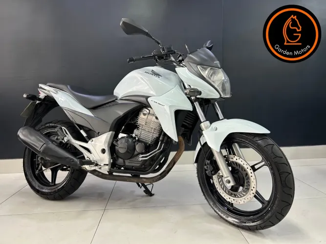 Honda CB300R - Troco e Financio