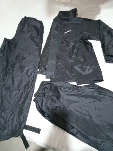 Capa de chuva para motoqueiro. Sendo 2 calças e 1 blusão novo