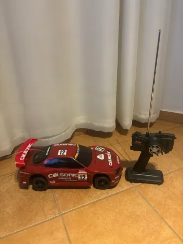 Carrinho controle remoto Calsonic Skyline GT-R (R34) escala 1/100