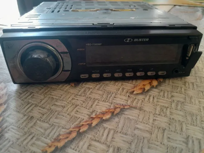 Vende se im rádio H Buster HBD-7360MP
