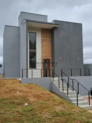 Casa com 3 quartos sendo 1 suite, 116 m², à venda por R$ 970.000,00. Rua Tie Fogo - Parque