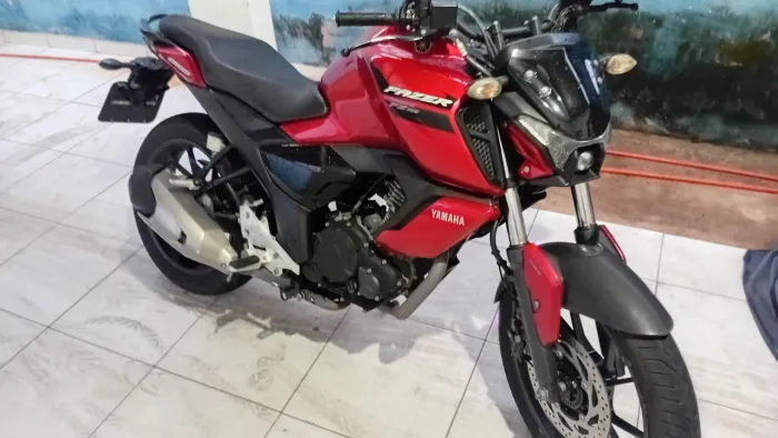 Vendo FZ150 zera muito nova