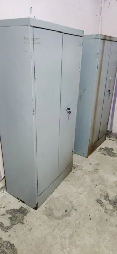 Armario 2 portas de ferro usado tenho 2
