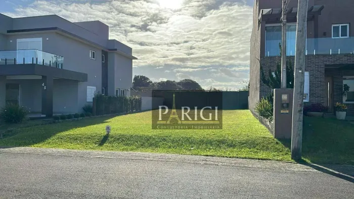 Terreno de 300m² no Condomínio Marítimo