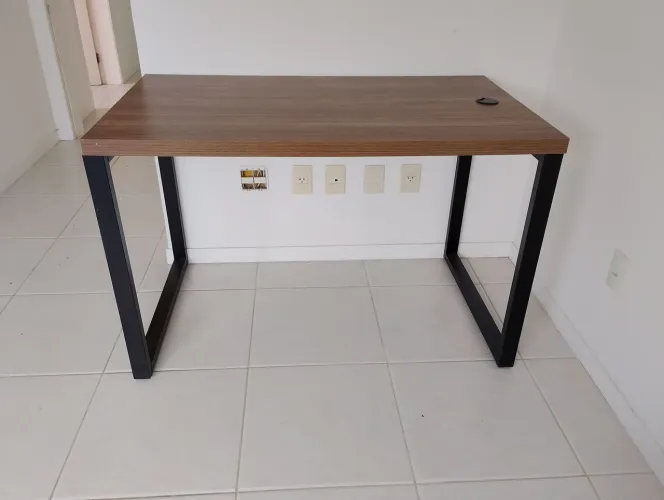 Vendo mesa de escritório / estudo - R$ 250,00
