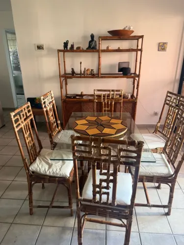 Mesa de bambu e vidro com 6 cadeiras lindas