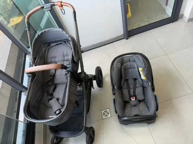 CARRINHO DE BEBÊ E BEBÊ CONFORTO