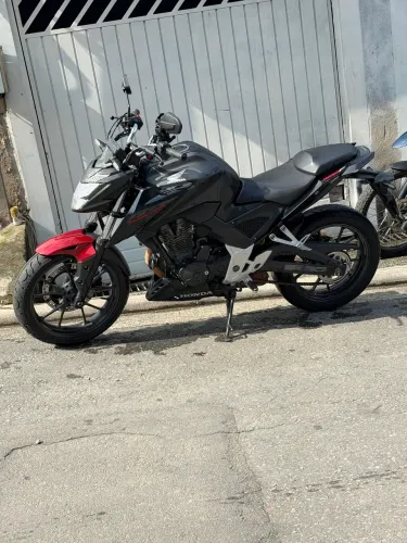 Vendo moto super conservada km baixo