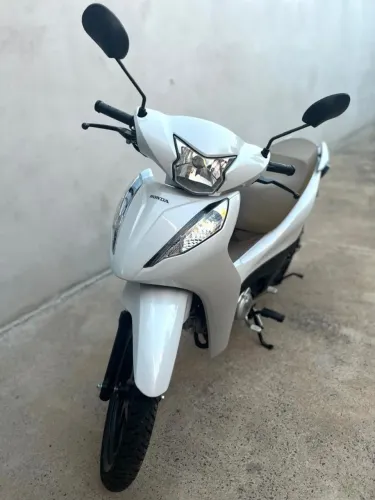 Vendo Honda biz branca impecável