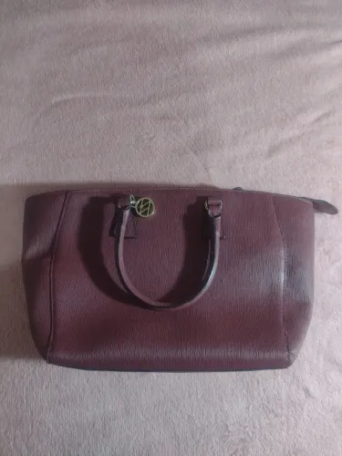 Bolsa, Na cor vinho, De Couro.