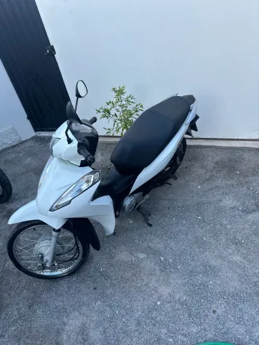 Honda Biz 110i 2023 Branca - Baixa KM - R$14.900 - Oportunidade
