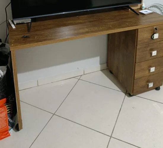 Mesa /escrivaninha