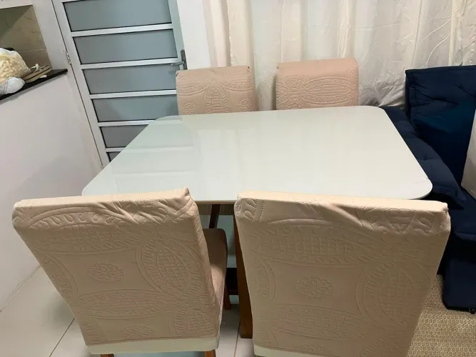 VENDE-SE MESA DE JANTAR 4 CADEIRAS