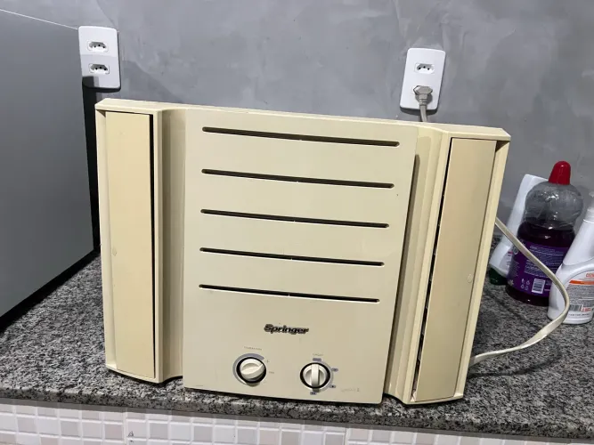 Ar Condicionado de Janela Springer